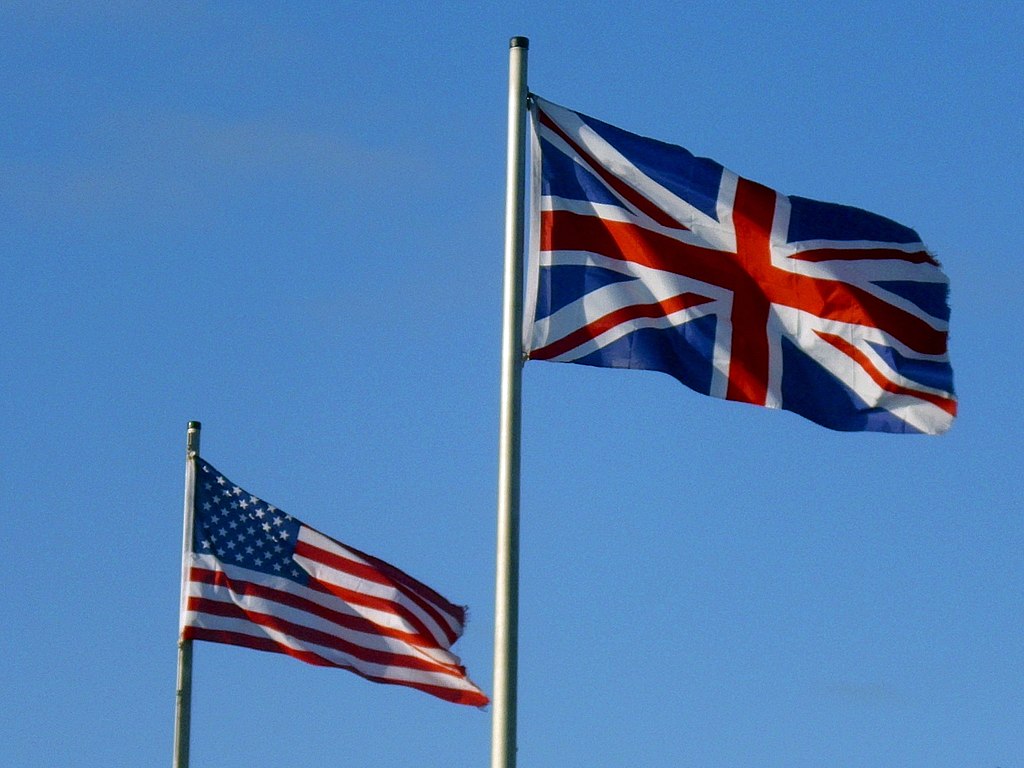 © Tvabutzku1234 Flags_of_UK_and_USA Flickr